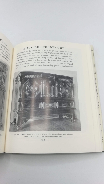 Macquoid, Percy: The Age of Oak and the Age of Walnut A history of English furniture Volume I