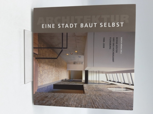 Höhns, Ulrich (Herausgeber): Eine Stadt baut selbst Bernd Köster und das Hochbauamt Flensburg; Architektur 1988 - 2008