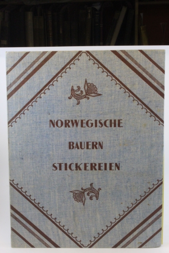 Nordenfjeldske Kunstindustrimuseum (Hrsg.): Norwegische Bauernstickereien 50 Lichdrucktafeln mit Abbildungen von Weiß-Stickereien aus Nordmör